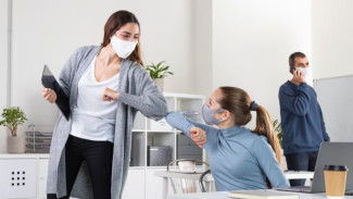 Tersenyum di Tengah Drama! 5 Cara Cerdas Hadapi Rekan Kerja Toxic