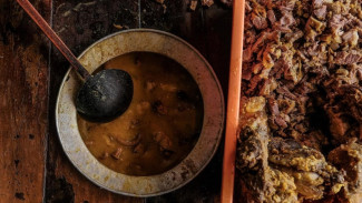 Empal Gentong Cirebon, Lebih dari Sekadar Soto Daging Biasa