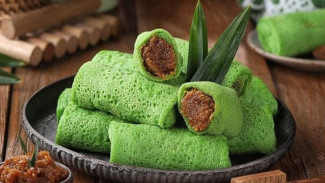 Rahasia Kulit Lembut Anti Robek! Coba Resep Dadar Gulung Isi Kelapa Gula Aren Ini!
