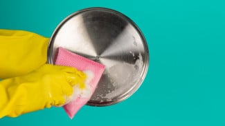 Panci Berkerak Hitam? Tidak Masalah! Ini 5 Tips Dapur yang Harus Kamu Coba