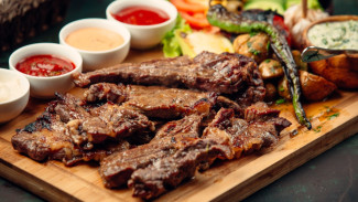 Tekanan Darah Tinggi? Ini Cara Aman Makan Daging Tanpa Cemas