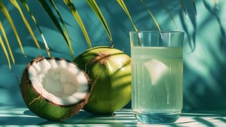 Tak Hanya Untuk Detoksifikasi Tubuh, Inilah 6 Manfaat Minum Air Kelapa Setiap Hari