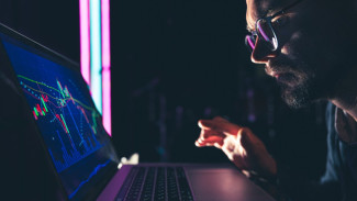 Pemula Wajib Tahu! Broker Online Terbaik Juni 2025 Ada di Sini