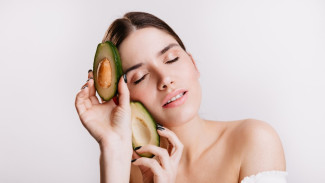 5 Manfaat Alpukat yang Bikin Kulit Makin Glowing