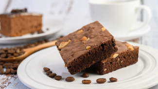 8 Hack Genius Bikin Brownies Tanpa Oven, Cuma Pakai Barang Dapur Biasa!