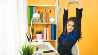 Pola Olahraga untuk Pekerja Kantoran, Gerakan Sederhana di Meja Kerja