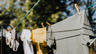 7 Trik Bikin Baju Tetap Wangi Walau Nggak Punya Mesin Cuci