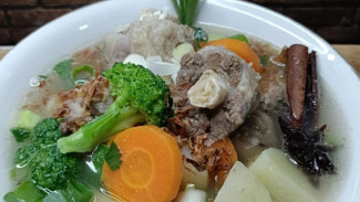 Resep Sop Buntut Sapi Lezat, Hangat, dan Menggugah Selera