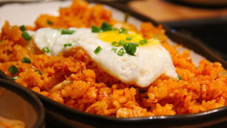 Trik Bikin Nasi Goreng Seenak Restoran dengan Bumbu Minimalis