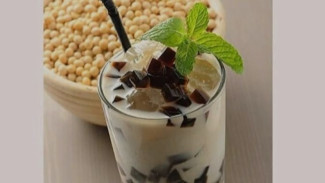 Cara Membuat Minuman Es Cincau Susu Kedelai, Rasa Haus Jadi Hilang Seketika