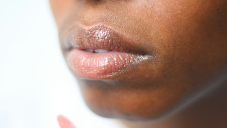 Mengapa Warna Bibir Anda Mulai Menghitam?