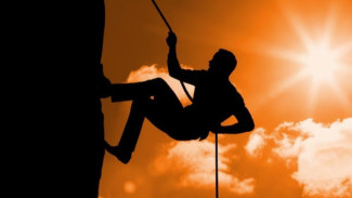 Mental Baja Nggak Datang dari Langit: 7 Cara Sederhana Bikin Kamu Lebih Kuat dari Masalah