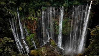 Pemandangan Menawan! 7 Wisata Air Terjun Populer di Indonesia Ini Bikin Betah