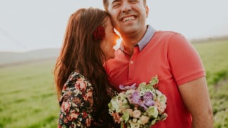 Lima Bahasa Cinta yang Bikin Hubungan Makin Lengket, Kenali dan Buat Pasanganmu Merasa Dicintai
