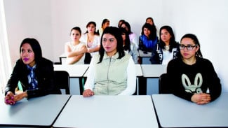 Tips Menjaga Hubungan Baik dengan Dosen dan Teman Sejawat