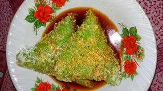 Lupis Ketan dengan Kuah Gula Aren, Sajian Istimewa yang Legit Menggigit!