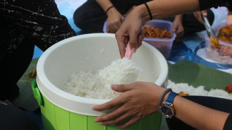Nggak Punya Rice Cooker? Ini Dia Cara Masak Nasi yang Pulen dan Anti Gagal!