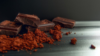 Lebih Cepat dan Mudah! Begini Cara Mencairkan Coklat Batang dengan Microwave