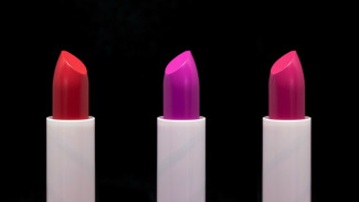 Segera Buang Lipstik Favorit Anda Jika Temukan 5 Tanda Ini