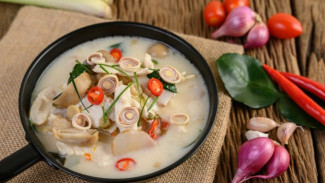 Resep Tom Kha Gai, Sup Ayam Santan Khas Thailand yang Segar dan Creamy
