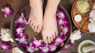 Merendam Kaki Dengan Air Hangat? Ini 2 Bahan Tambahan Wajib Untuk Kesehatan Kakimu!