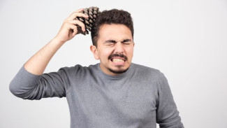 Rambut Kering Bikin Gaya Jadi Kacau? Ini 5 Cara Simpel Biar Rambut Pria Tetap Keren dan Sehat!
