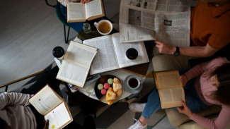 Library Cafe Tempat Nongkrong Unik yang Bikin Betah