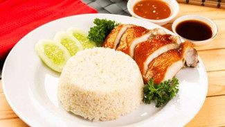 Resep Nasi Ayam Hainan Kukus vs Goreng, Pilih yang Mana? Sama-Sama Enak, Kuah dan Sambalnya Juara!