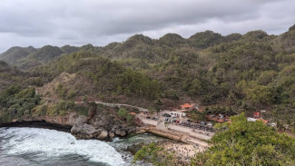 Mengeksplor Keindahan Pesona Pantai Klotok di Wonogiri