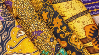 Stop Asal Beli, Pilih Brand Batik Nyaman Ini untuk Kondangan Para Pria