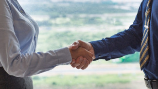 Sering Merasa Canggung di Kantor? Yuk Coba Cara Bangun Relasi yang Solid sama Rekan Kerja Biar Makin Betah!