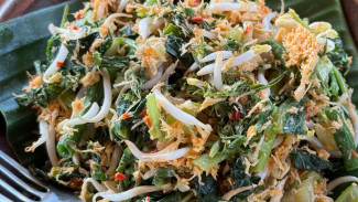 Bukan Sekadar Salad! Ini Resep Urap Sayur Tradisional Indonesia yang Gurih, Sehat, dan Bikin Ketagihan