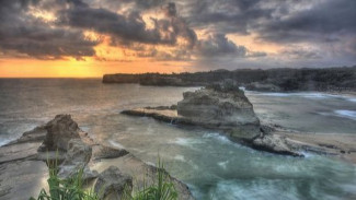 8 Wisata Pantai dengan Sunset Terindah di Indonesia, Rekomendasi Terbaik!
