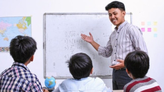 Mau Jadi Guru Keren dan Profesional? Ini 5 Skill Wajib yang Harus Kamu Kuasai!