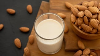 Daftar Minuman Penambah Energi Alami yang Menyehatkan
