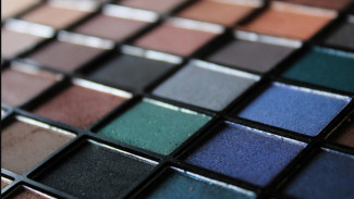 Warna Eyeshadow yang Cocok untuk Kulit Sawo Matang