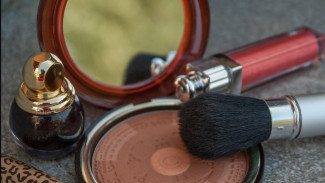 Setting Spray vs Setting Powder, Apa Bedanya?