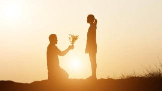4 Gestur Psikologis yang Diam-diam Memikat Calon Pasangan Untuk Cepat Mengatakan Cinta