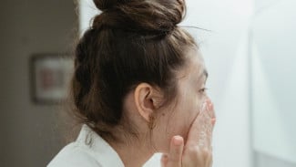 Bahaya Tidur Tanpa Cuci Muka dan Hapus Makeup