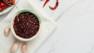 Mengenal Chili Oil, Si “Minyak Merah” yang Menggoda Selera