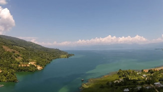 Danau Poso, Permata Tersembunyi di Sulawesi yang Mempesona