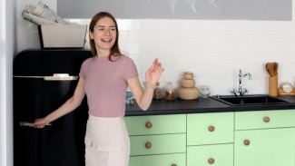 Cuma Punya Dapur Kecil? Ini Ide Penempatan Kulkas yang Bisa Dicontek