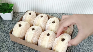 Donat Bomboloni Coklat Lembut, Putih dan Anti Kempes!