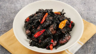 Pekat dan Legitnya Cumi Hitam Pedas, Sekali Coba, Pasti Ketagihan!