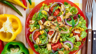 Chicken Fiesta Salad, Menu Segar Pedas yang Bikin Lidah Berpesta!
