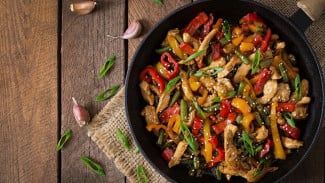 Resep Simple Tumis Ayam Paprika Bikin Nasi Tambah Terus