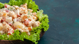 Salad Ayam Stroberi, Segar Unik dan Siap Bikin Penasaran!