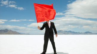 Cinta Boleh Buta, Tapi Jangan Buta Sama Red Flag