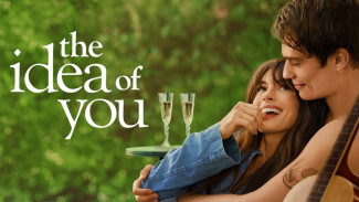 Anne Hathaway dan Nicholas Galitzine dalam Romansa 