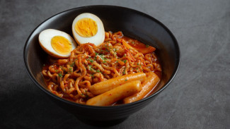 Resep Tteokbokki Anti Gagal, Cita Rasa Pedas dan Manis ala Korea